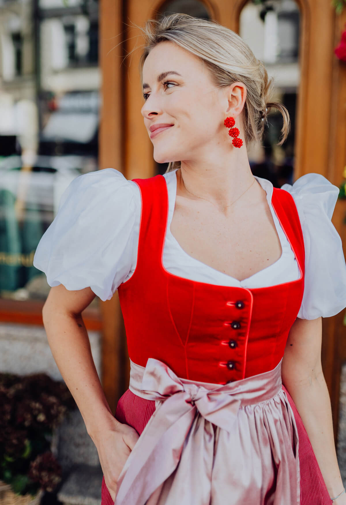 Dirndl Fanny aus rotem Samt