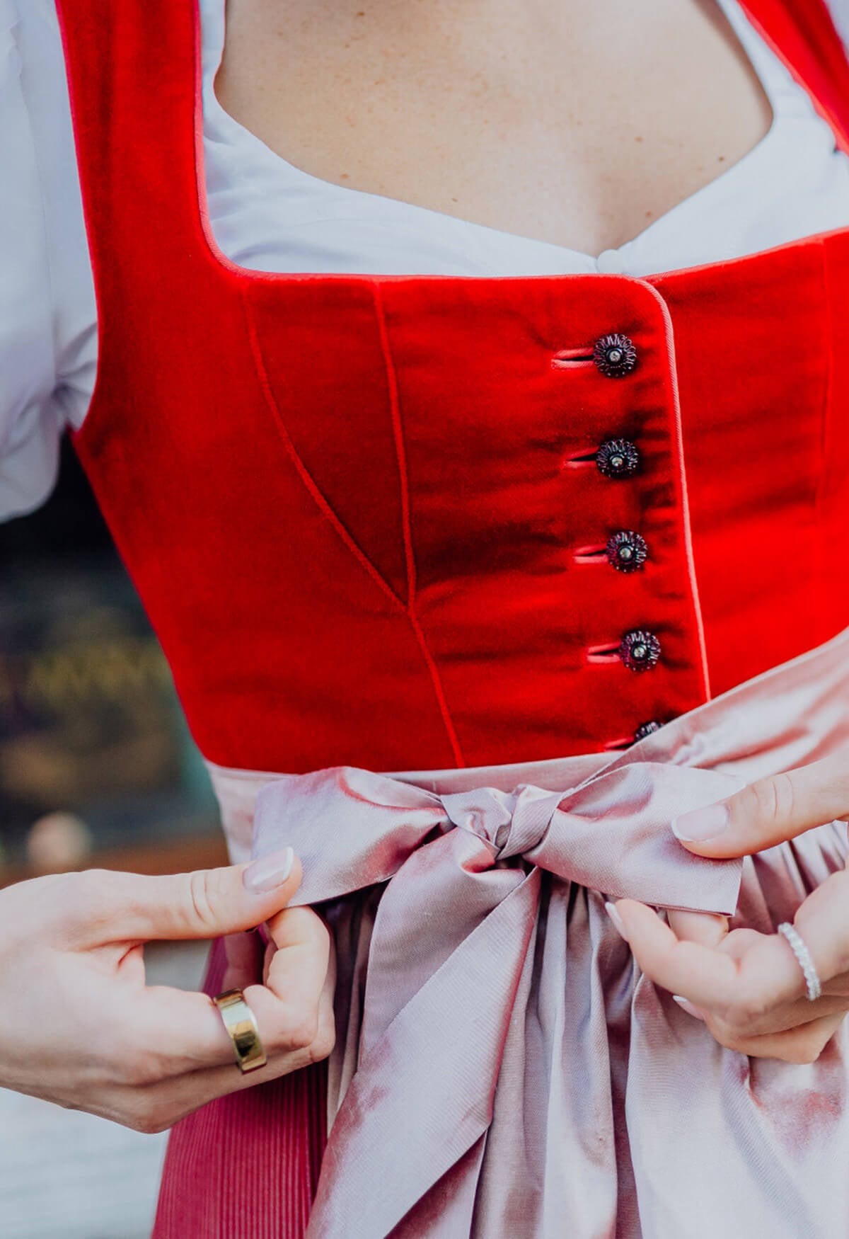 Dirndl Fanny aus rotem Samt
