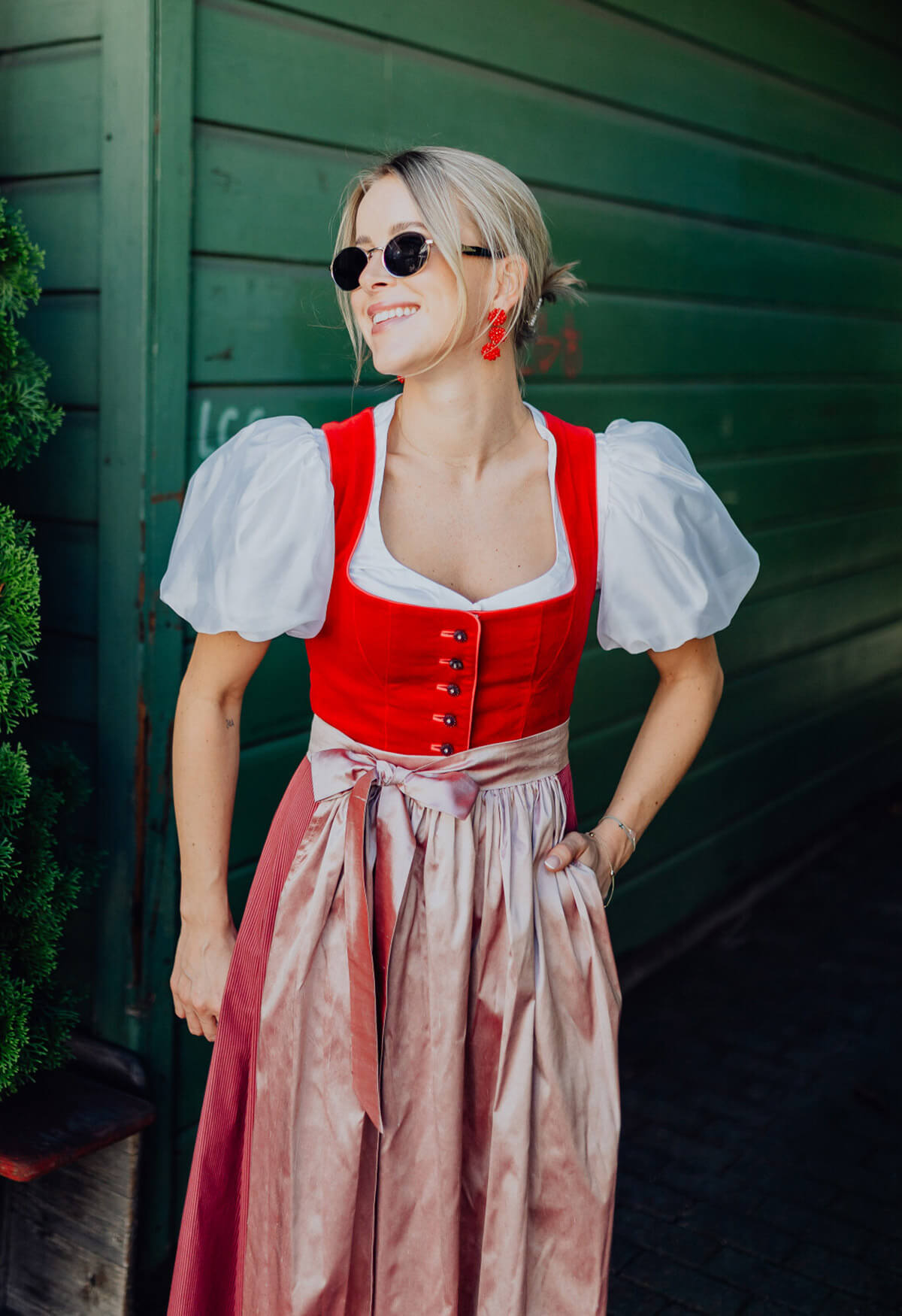 Dirndl Fanny aus rotem Samt