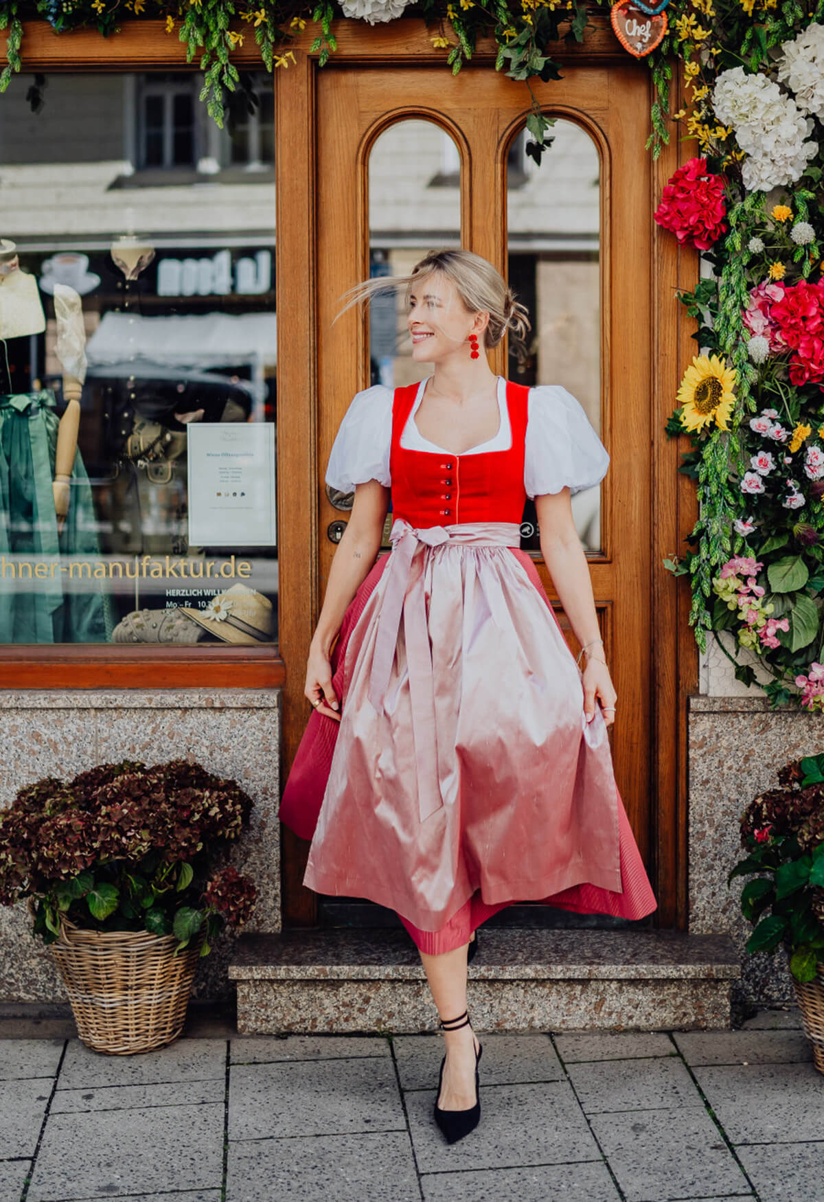 Dirndl Fanny aus rotem Samt