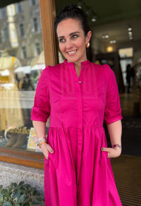 Kleid mit besticktem Einsatz/ Pink